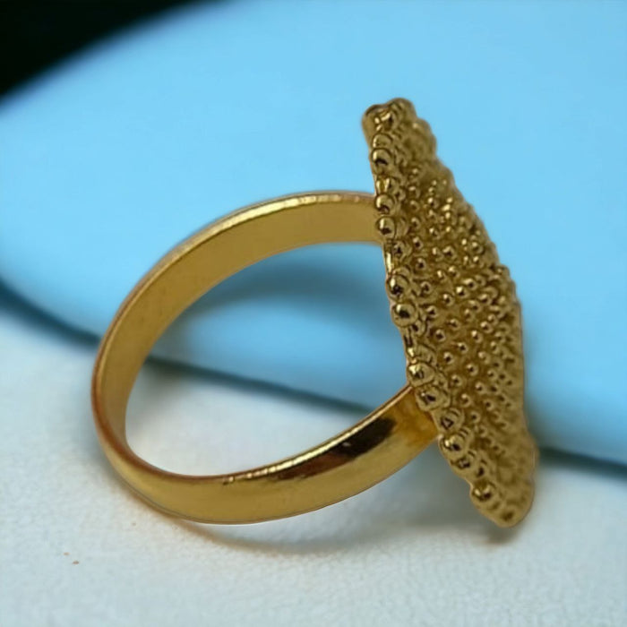 Golden elegance royal circular ring