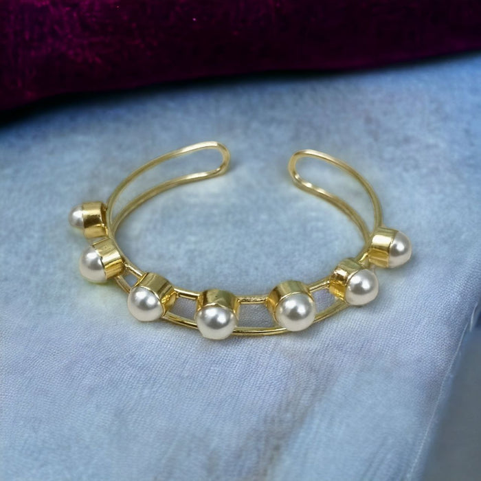 Crowned Elegance Pearl Bracelet with 7 Pearls
