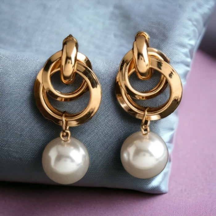 Interlinked Ring with Pearl Drop Earring