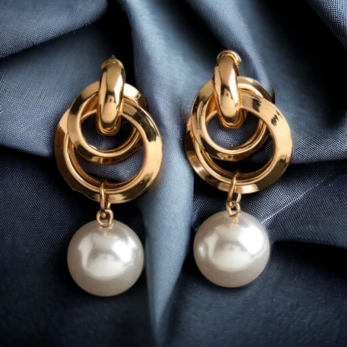 Interlinked Ring with Pearl Drop Earring